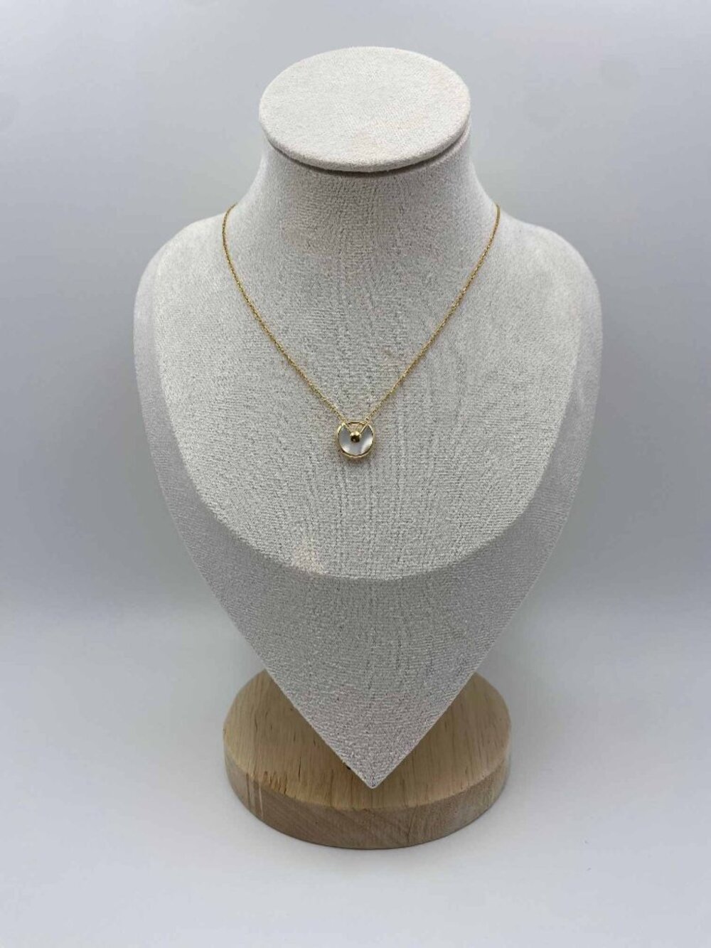 Cartier Amulette de Cartier XS Necklace 18K Yellow Gold Mother of Pearl Diamond
